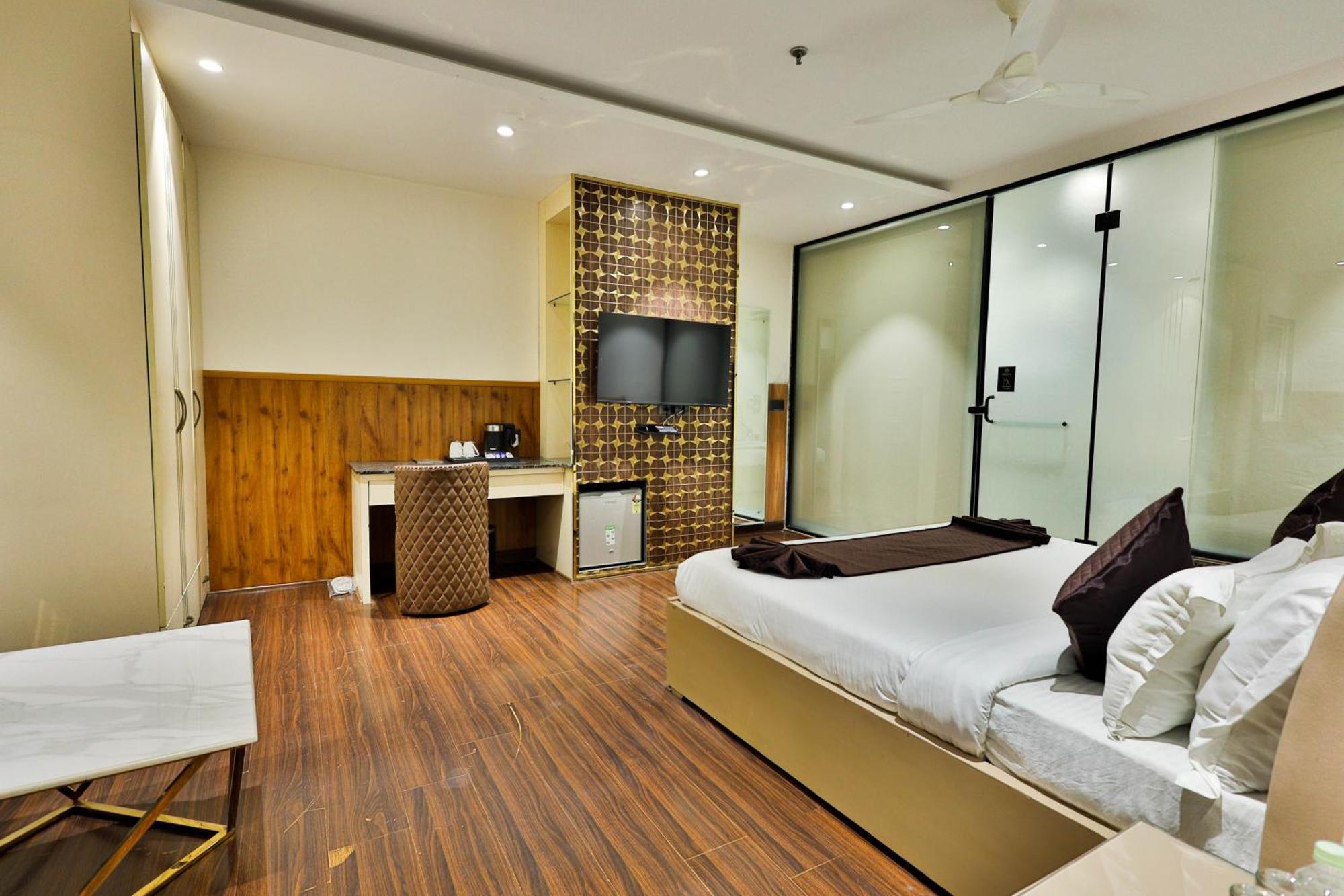 Clay Inn Hotels, Paschim Vihar Dillí Exteriér fotografie